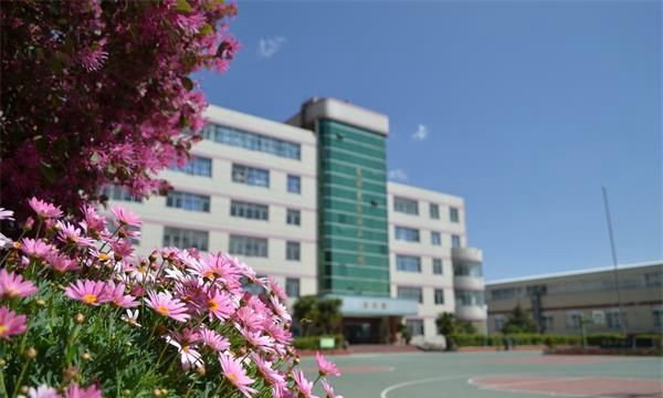 昆明高級技工學(xué)校校園之春