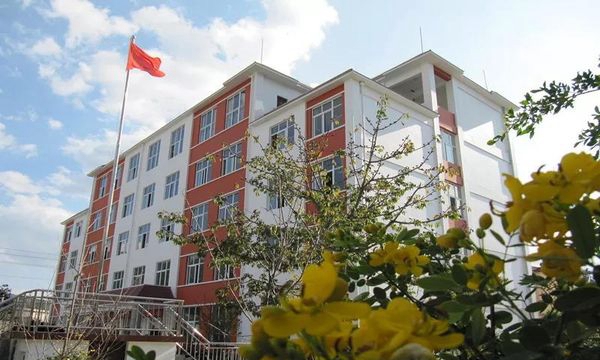 漾濞彝族自治縣職業(yè)高級(jí)中學(xué)教學(xué)樓