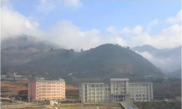 學(xué)校遠(yuǎn)眺