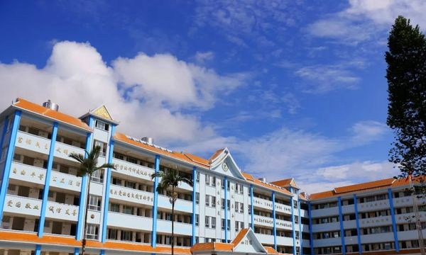 景洪市職業(yè)高級(jí)中學(xué)校園教學(xué)樓