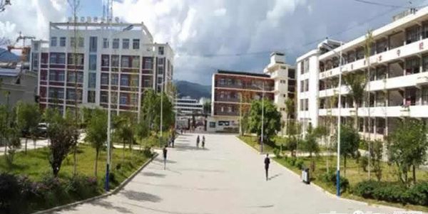 鳳慶縣職業(yè)高級中學(xué)校園環(huán)境