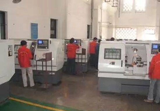 自貢市職業(yè)培訓(xùn)學(xué)院(自貢市高級(jí)技工學(xué)校)數(shù)控車(chē)床實(shí)訓(xùn)室