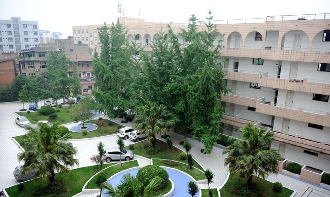 四川省資陽師范學(xué)校教學(xué)園區(qū)春景