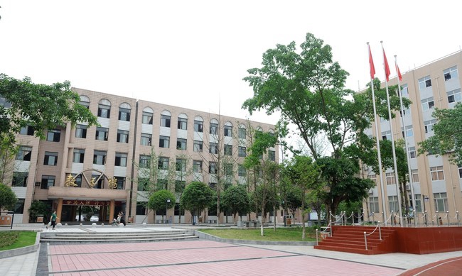 四川省資陽師范學(xué)校教學(xué)區(qū)入口