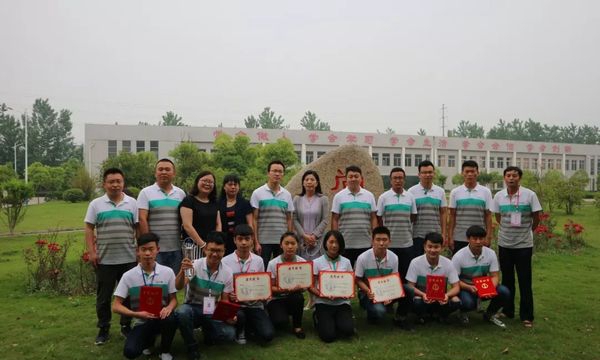 云南省通?？h職業(yè)高級(jí)中學(xué)烹飪獎(jiǎng)杯