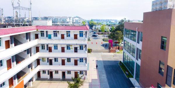 郫縣友愛職業(yè)技術(shù)學(xué)校行政樓