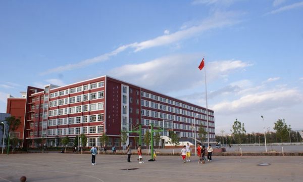 曲靖高級技工學(xué)?；@球場