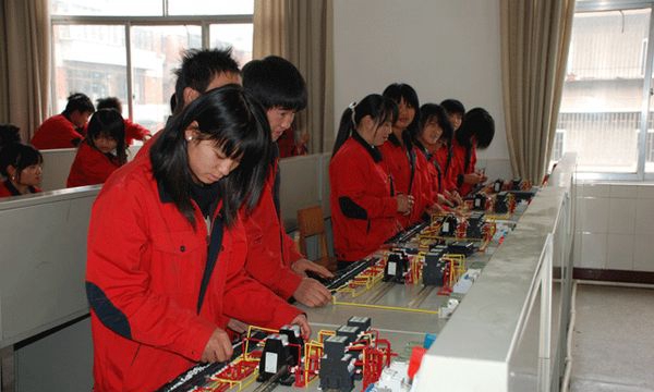 云南工業(yè)技師學(xué)院實(shí)際操作