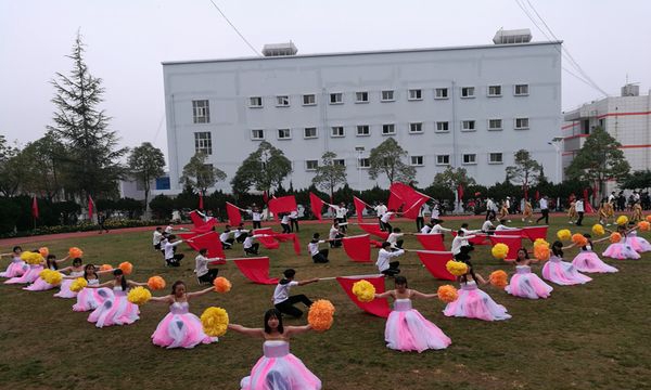 大姚縣職業(yè)教育中心節(jié)目表演