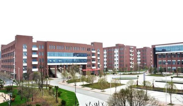 貴州航空工業(yè)技師學(xué)院校園風(fēng)光