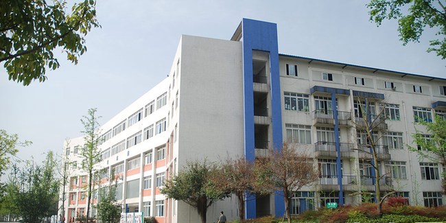 成都指南針職業(yè)學(xué)校雙流校區(qū)-教學(xué)樓