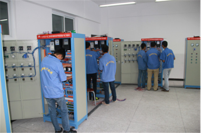 機(jī)床切削加工（車工方向）、數(shù)控加工（數(shù)控車工方向）、數(shù)控加工（加工中心操作工方向）、電子技術(shù)應(yīng)用、農(nóng)業(yè)機(jī)械使用與維護(hù)