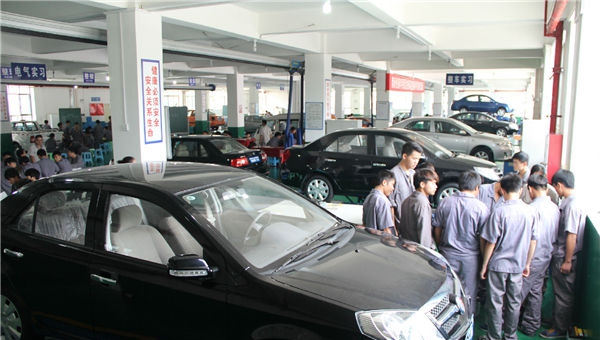 貴州電子信息技師學(xué)院(貴州電子信息高級技工學(xué)校)汽車維修與裝飾專業(yè)介紹