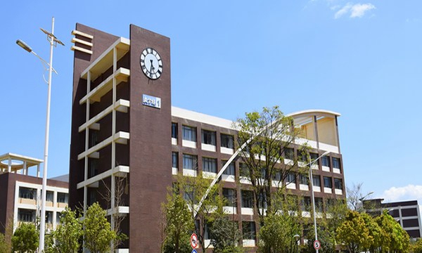 云南商務(wù)職業(yè)學(xué)院鐘樓