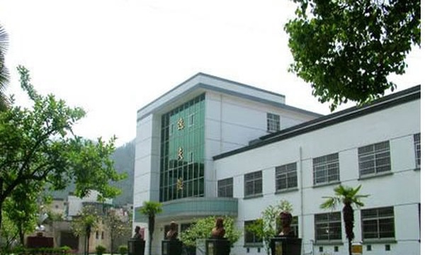 威信縣職業(yè)高級(jí)中學(xué)教學(xué)樓