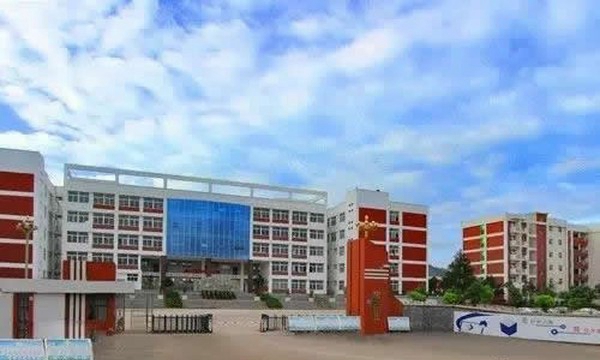 曲靖市羅平職業(yè)技術(shù)學(xué)校校園風(fēng)光