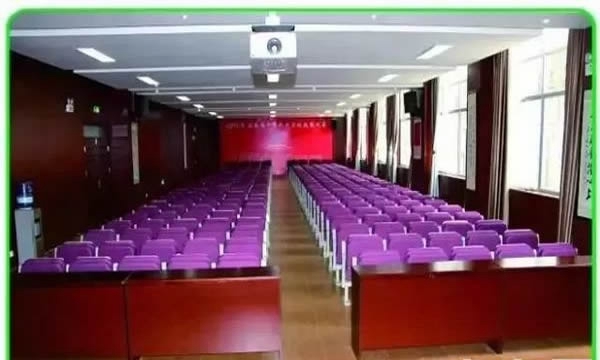 云南省通?？h職業(yè)高級(jí)中學(xué)大禮堂