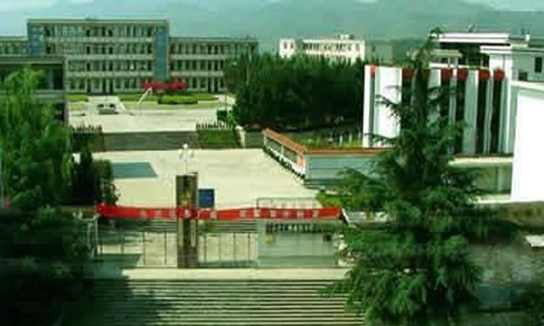 廣南縣民族職業(yè)高級中學校園