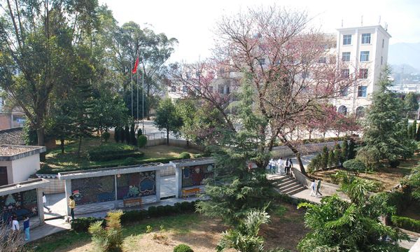 臨滄財貿(mào)學校校園一角