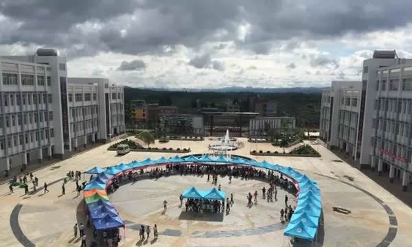 硯山縣民族職業(yè)高級(jí)中學(xué)景色