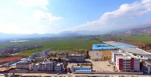 洱源縣職業(yè)高級中學(xué)校園遠(yuǎn)眺