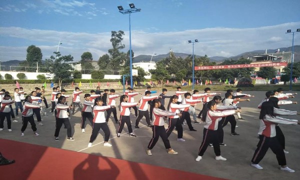 南澗縣職業(yè)高級中學(xué)軍事拓展