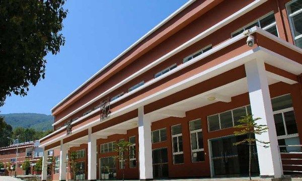 施甸縣職業(yè)高級中學行政樓