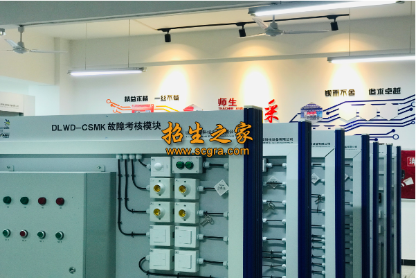 成都市機(jī)械高級(jí)技工學(xué)