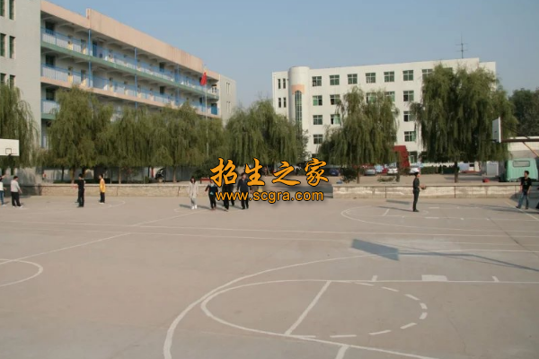 運(yùn)動(dòng)場(chǎng)